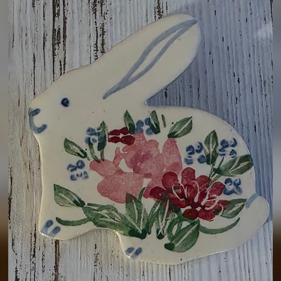 Vintage Hand Painted Rabbit Pin / Brooch - Picture 8 of 8